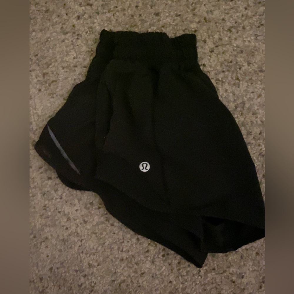 Lululemon Size 0 hotty hot 2 inch short